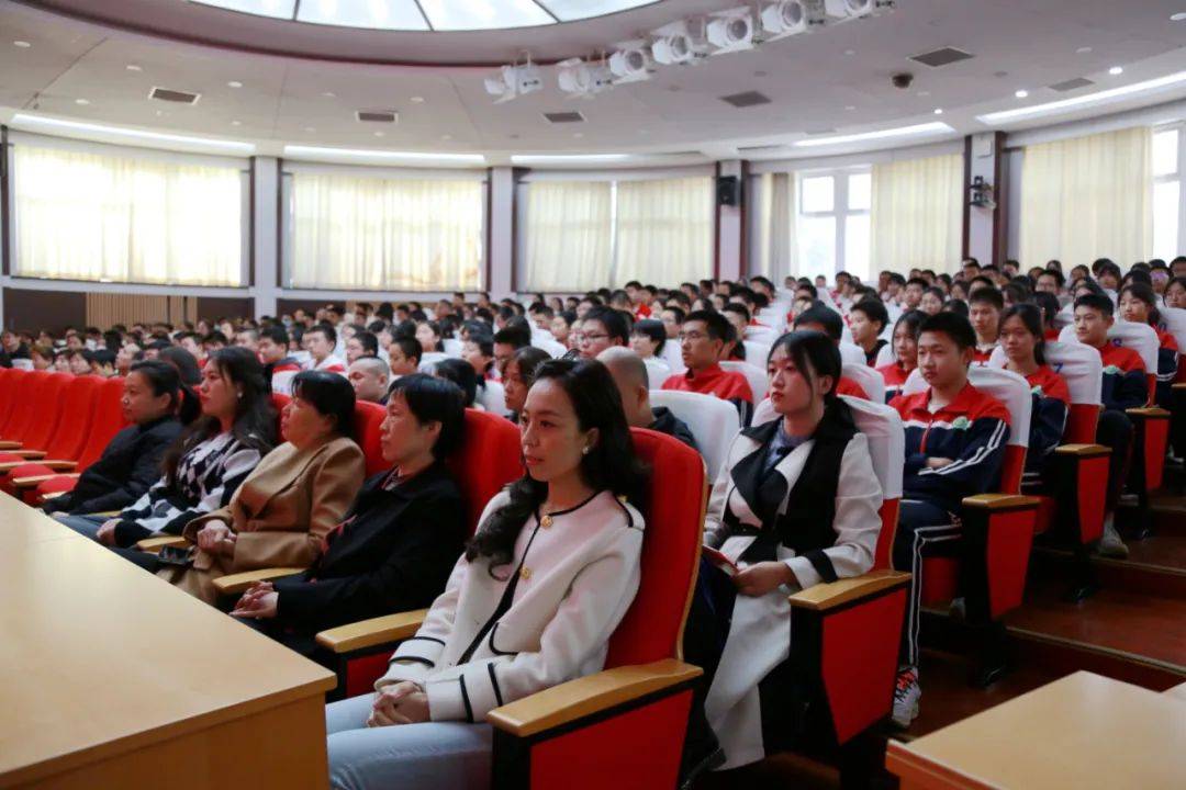 大兴一中校长王宁,校长助理张慧娟,校长助理武强,教学处主任韩玉凤