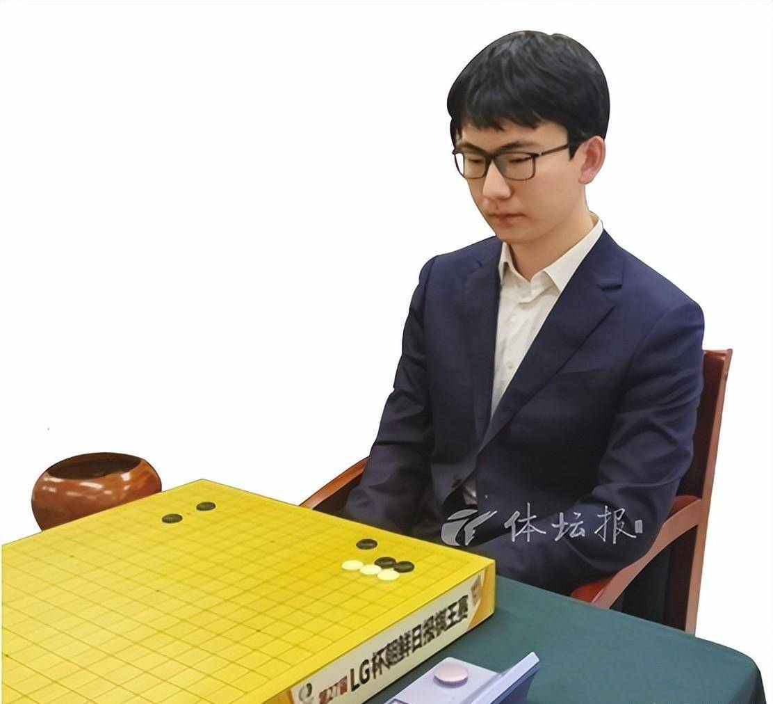 体坛朋友圈 - 中国首位"00后"围棋世界冠军丁浩:专注自我 期待下一盘