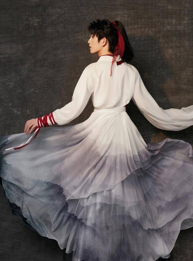 穿上汉服跳古典舞,宛若国风美少年_朱赞_气质_中国