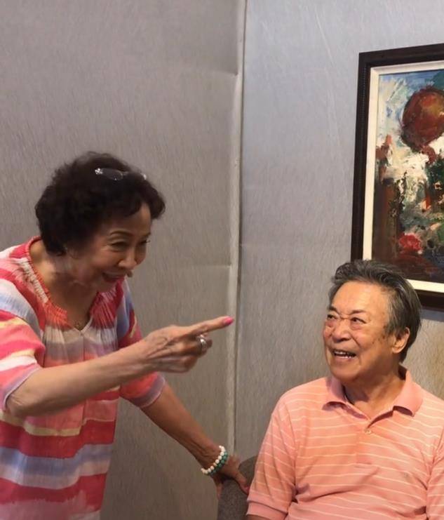 老艺术家李光羲茅迪芳罕同框,头发乌黑精神好_经典_网友_视频