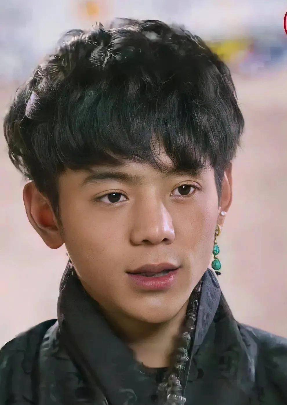 丁真和《气球》:一个用帅满足女性幻想,一个用性撕裂女性信仰_卓嘎和