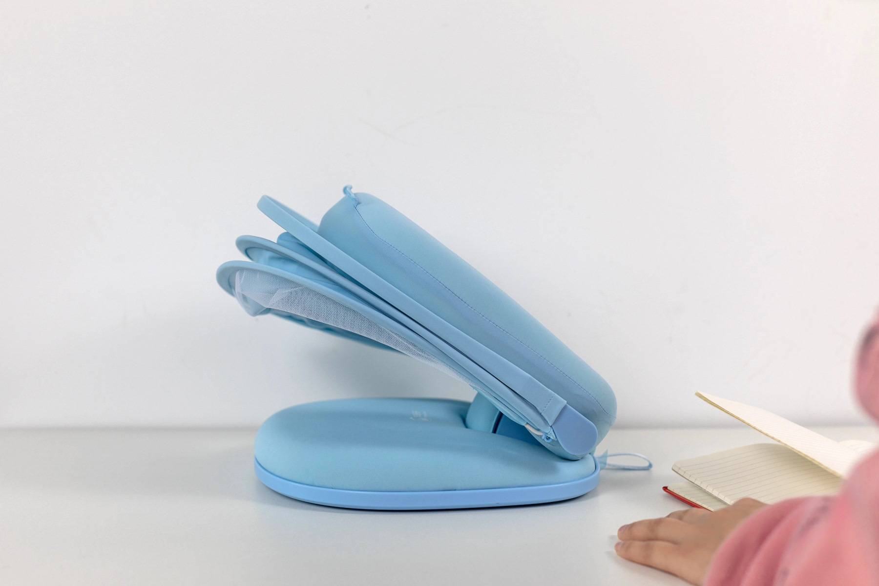 你关心过孩子午休吗？车厘子护脊午休枕，让孩子拥有好睡眠