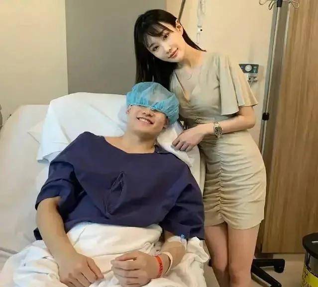 24岁 女友背景: 海归魏震 23岁 女友背景: 大学生严鼎皓 22岁 女友