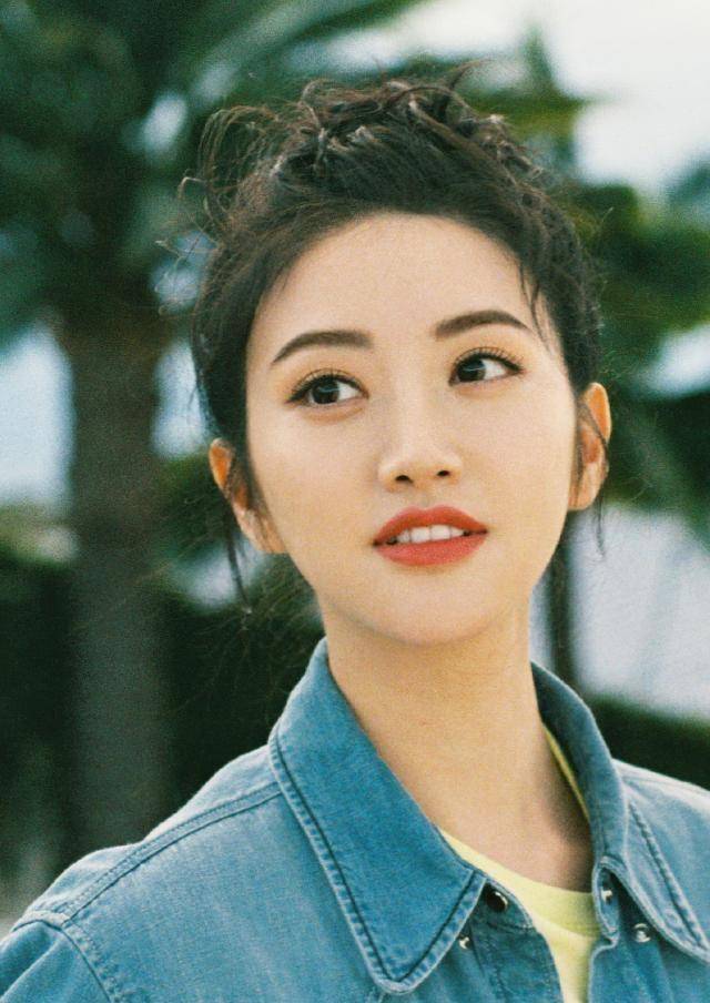 31岁景甜分手后变美穿休闲装丸子头好美_发型_造型_显得