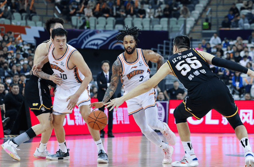 辽篮输上海不应该,杨鸣遭到球迷质疑,李春江找到绝招_比赛_名单_调整