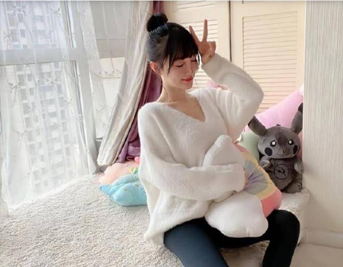 与pgone跳同款舞后,李小璐再秀手势舞,两人曾借此合体秀恩爱