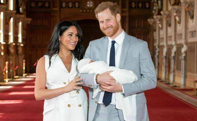 梅根现已怀孕,2岁的阿奇·哈里森·温莎·蒙巴顿在2021年将成为大哥