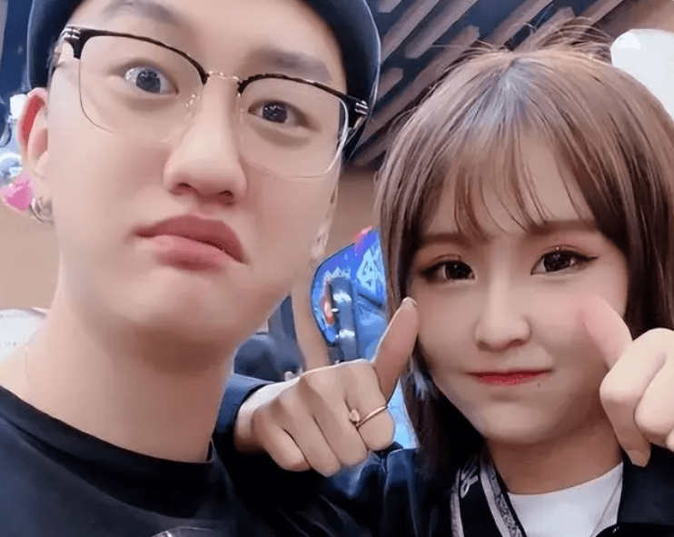 网红猫妹妹前男友达少,突然与助理领证结婚,遭粉丝嘲讽:心机男_辛巴