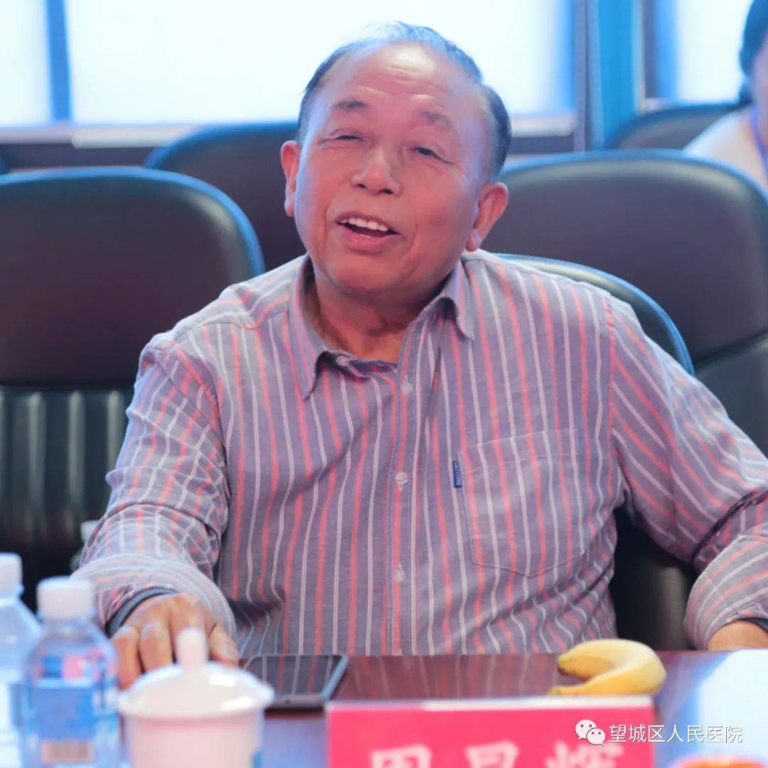 原 院长周星辉 讲话↑到会的历届领导为医院发展提出了许多建设性的