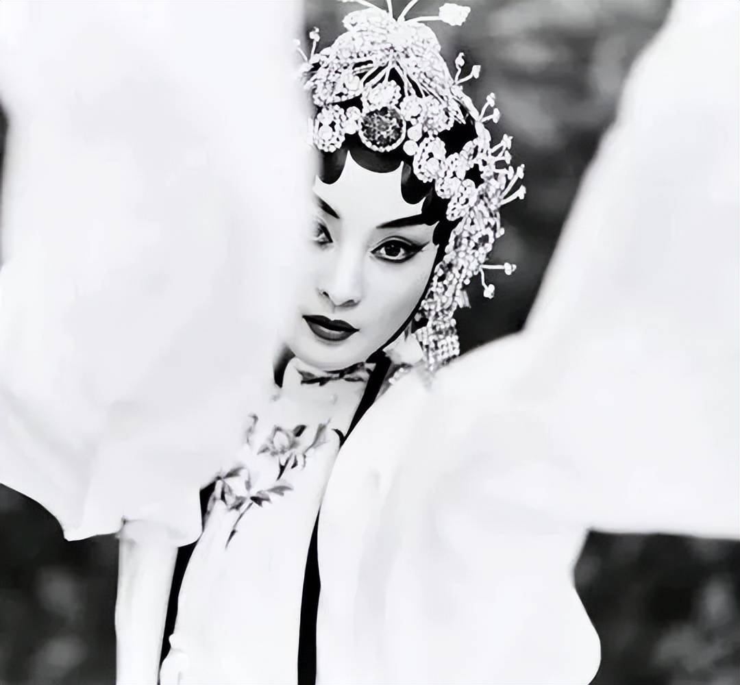 赵丽颖张艺谋强强联手创造收视神话_角色_演技_电视剧