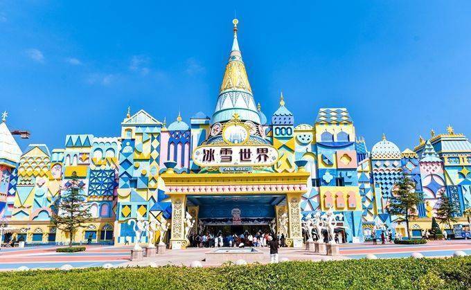 河南郑州有一座冰雪王国,设计宛如童话世界,是亲子游的好去处_大人