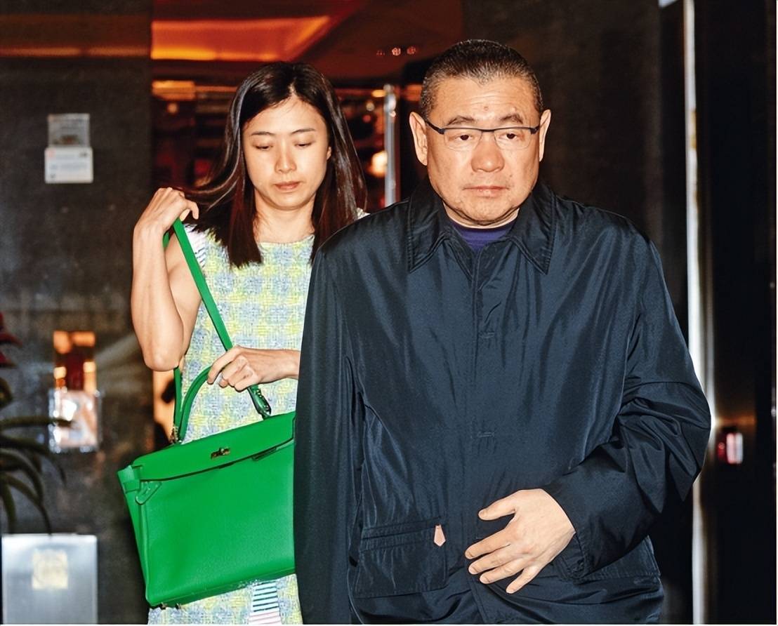 "香港奇人"罗兆辉:港圈女星的噩梦,脖子长毒疮,凄凉死在东莞_地产