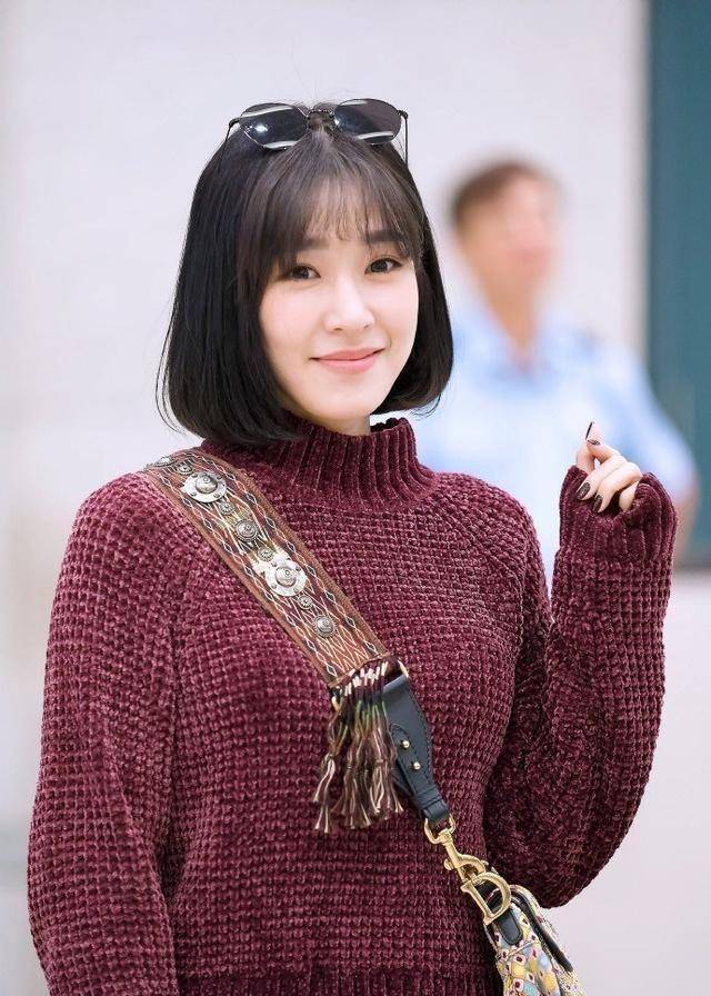 少女时代tiffany机场私服,毛衣配短裙,照样穿全公司数你最好看_短发