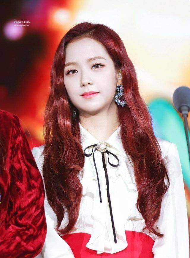"仙女颜值"金智秀,各种发色,各种穿搭,美不胜收_头发_红色_女神