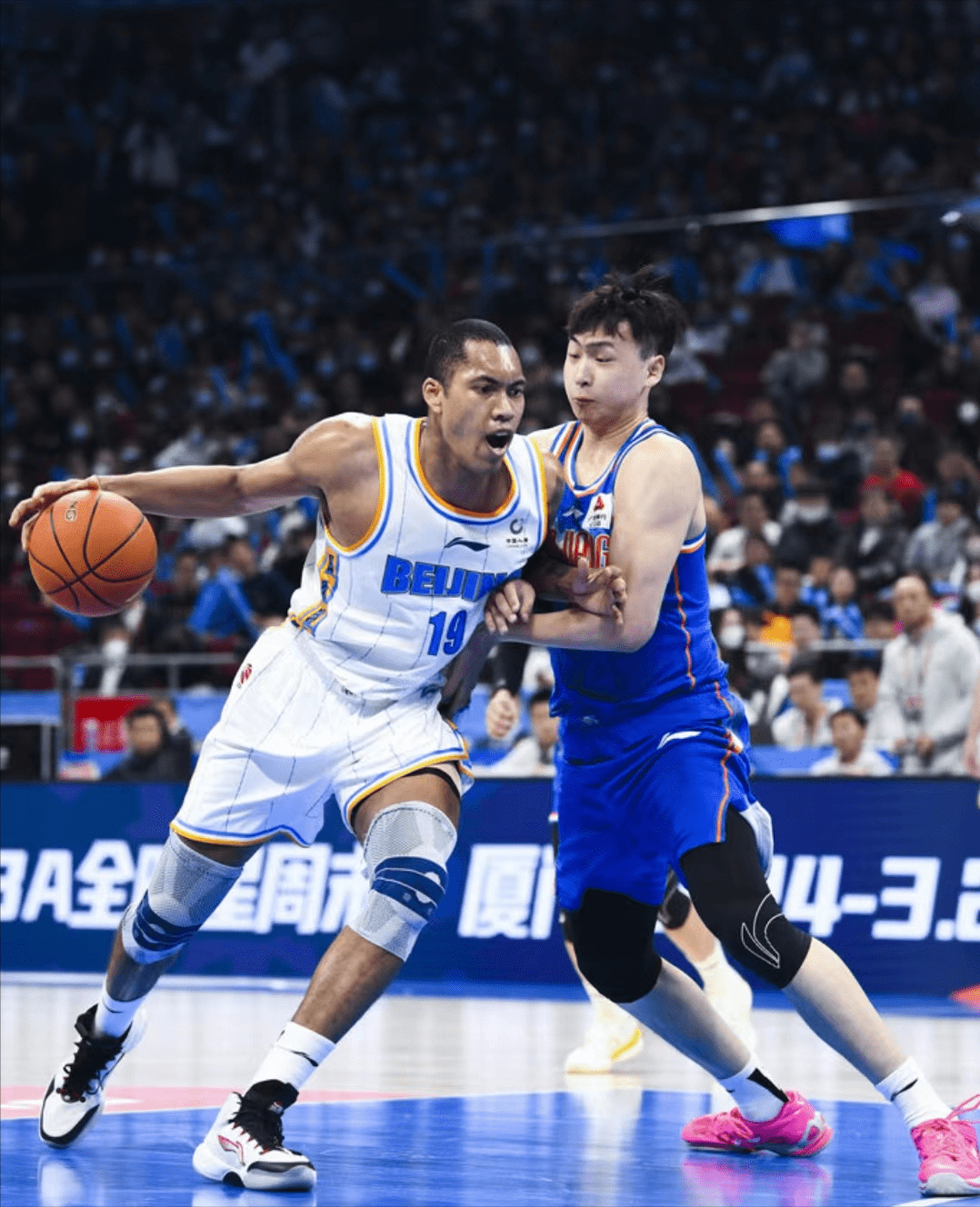 抓住机会便爆发,蓝领内线扛228cm高塔,获新帅信任_邱天_比赛_个人