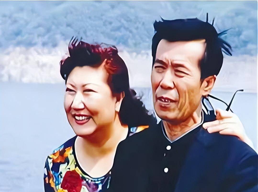 她是知名笑星高秀敏的女儿,8年内失去父母双亲,如今怎样?