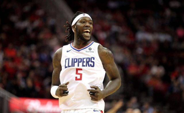 偶饿了4分,鲍尔拿到了7分,6个篮板,哈特拿到了5分,5个篮板,雷迪克拿到