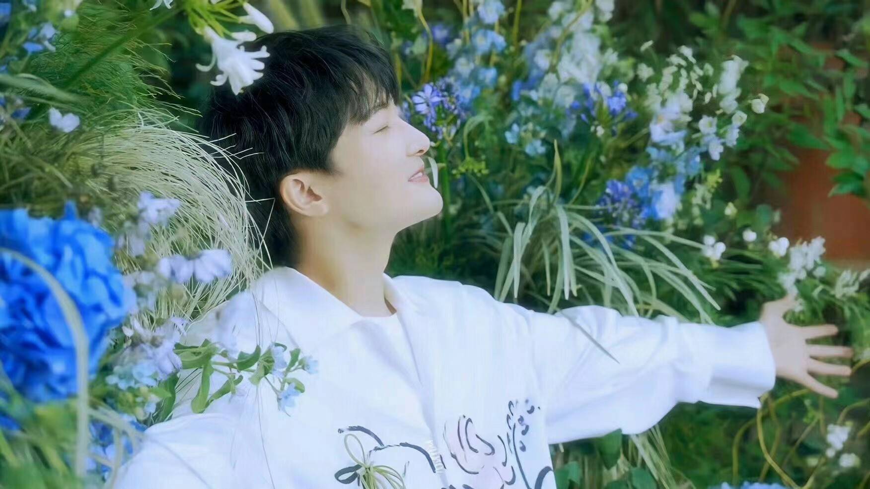 春天,要听周深的歌,十里清风,万顷星河,都能在天籁之音里觅得_舞台