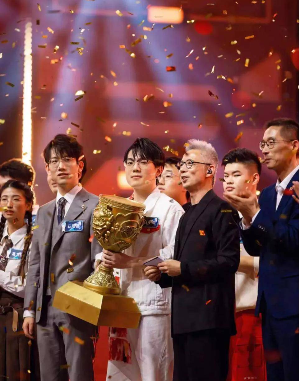 高光登顶,白宇鹏蝉联《最强大脑》第十季脑王,中科大收获满满!