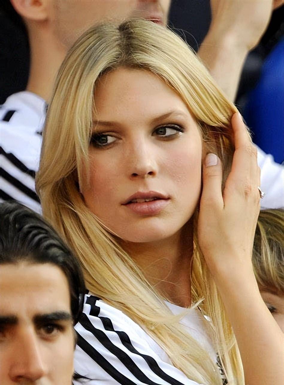 可都比不上这对曾经的金童玉女_卡卡_卡洛琳_前妻