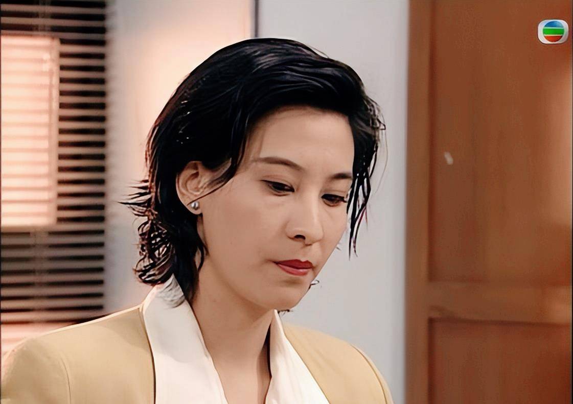 她是香港处境剧女王,驻颜有术搭档越来越年轻,初吻献给任达华_林漪