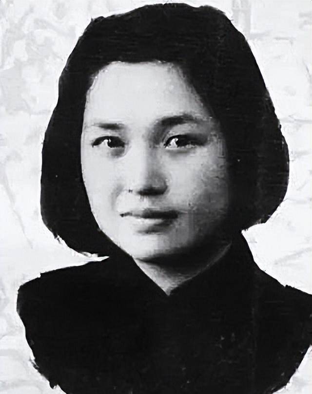 1939年新婚妻子离开延安,挎国军官员胳膊逛街,丈夫:她