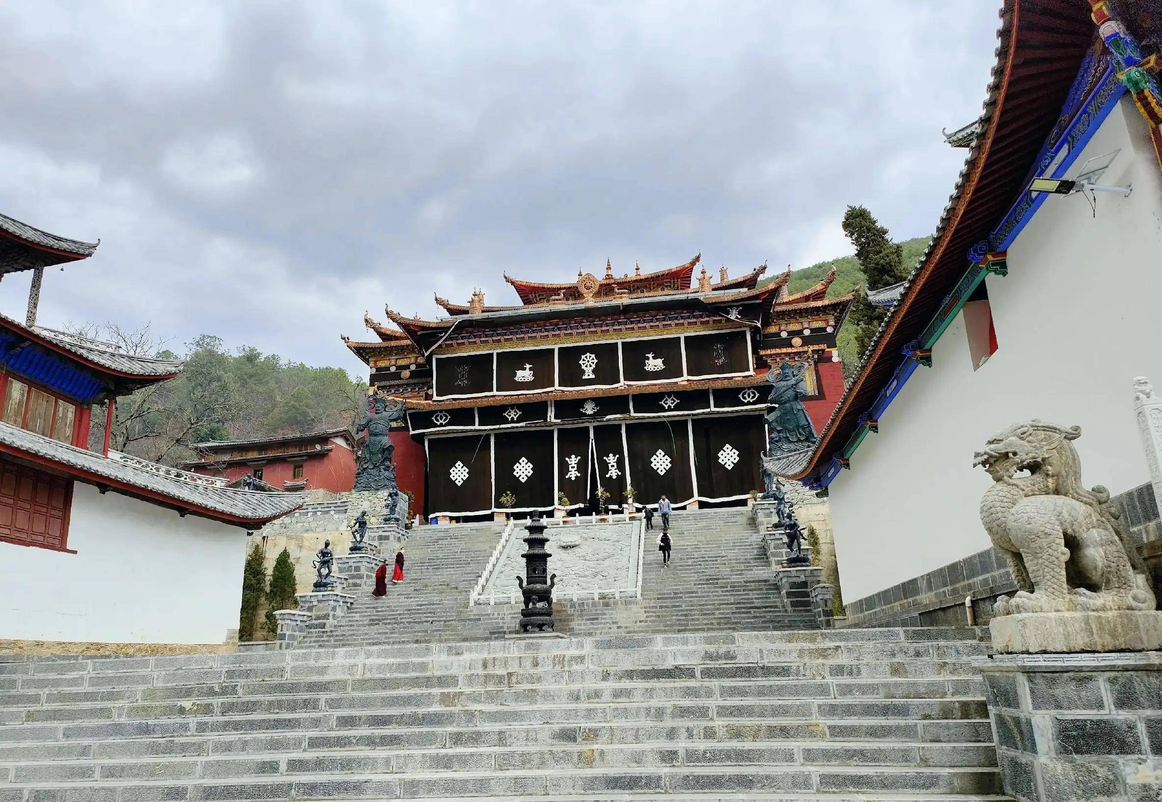 自驾云南 德维公路 维西县 清朝寿国寺 建筑一步一景 值得游览_寺院