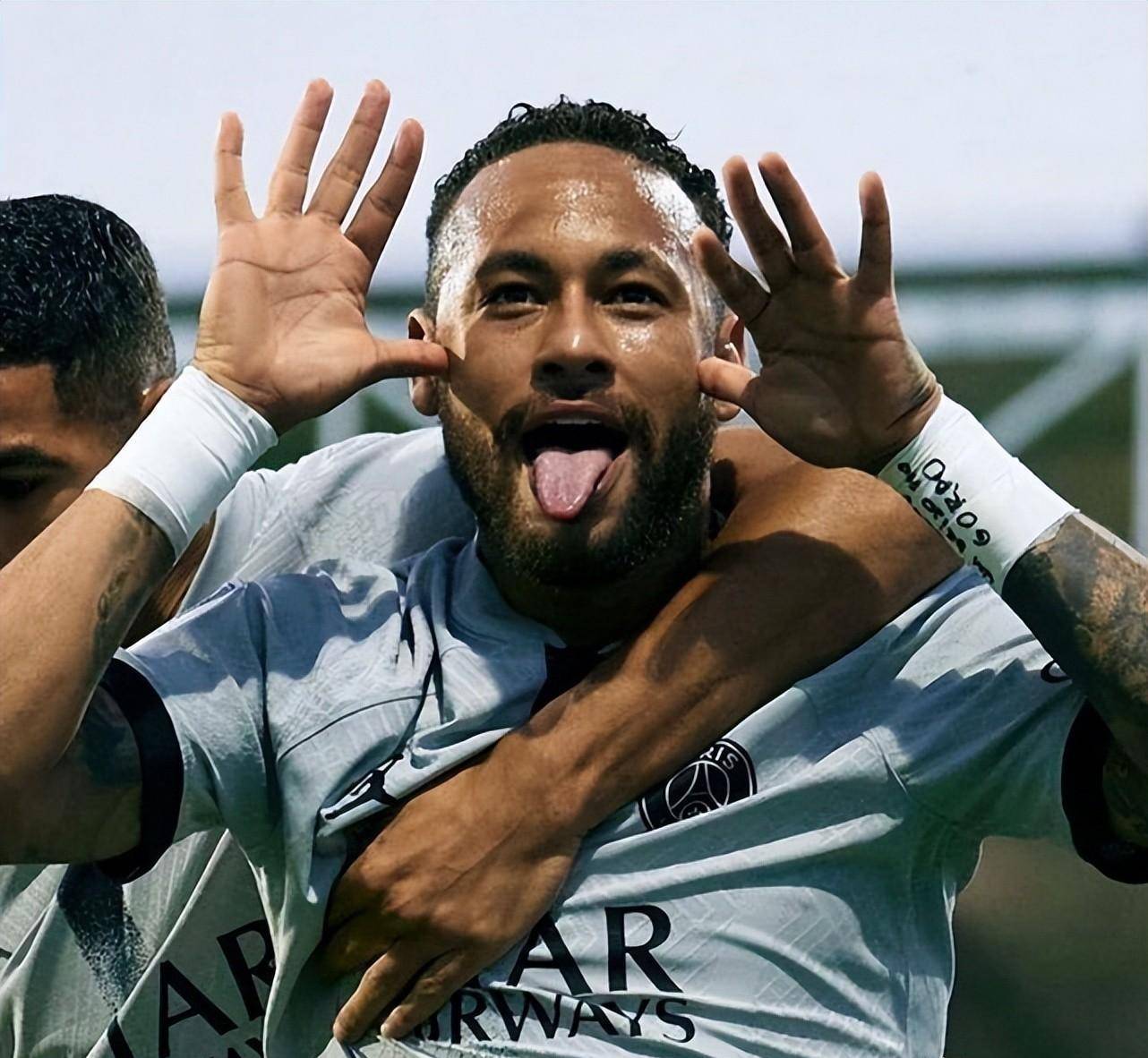 巴西巨星内马尔!19岁当爸爸,曾差点死于车祸,关于他的人生故事