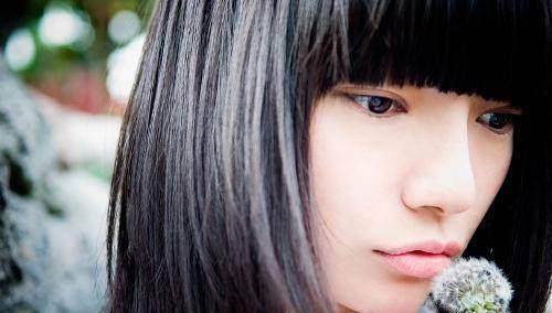 模特演员常春晓在t台上的出色身材如今已成为孩子妈妈_行业_爱情_老公