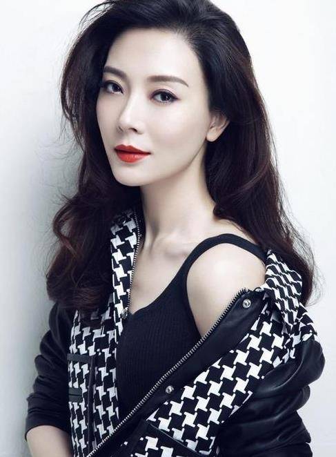 越老越有女人味儿的艺人,个个堪称"半老徐娘",哪个是你的最爱_许晴