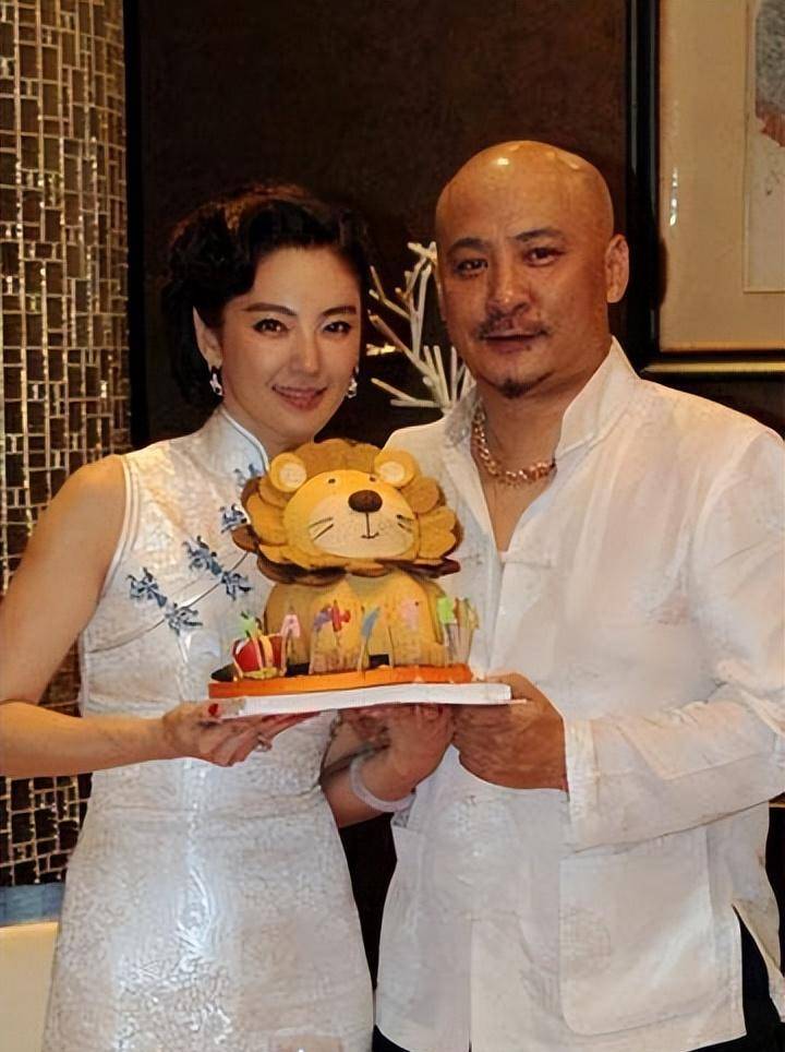 至今未婚的大龄女星,年龄最大许晴53岁,最小余男46岁_王全安_恋情