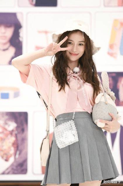 粉丝1亿的angelababy,颜值爆表身材火辣,私服穿搭吸睛度满分_杨颖