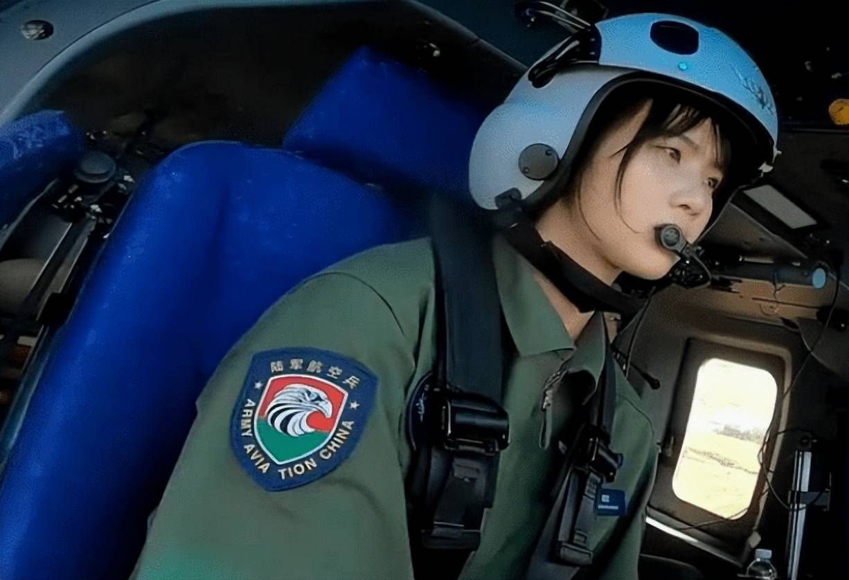 成为第一个实现单飞的女飞行员,在学习期间,徐枫灿在院校内的对抗赛还