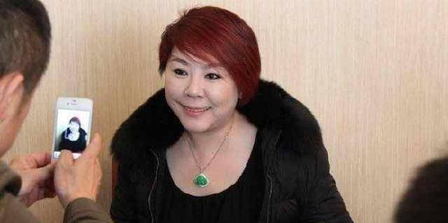 赵本山的情人,被钱色骗,儿子不知道生父是谁,至今未婚!