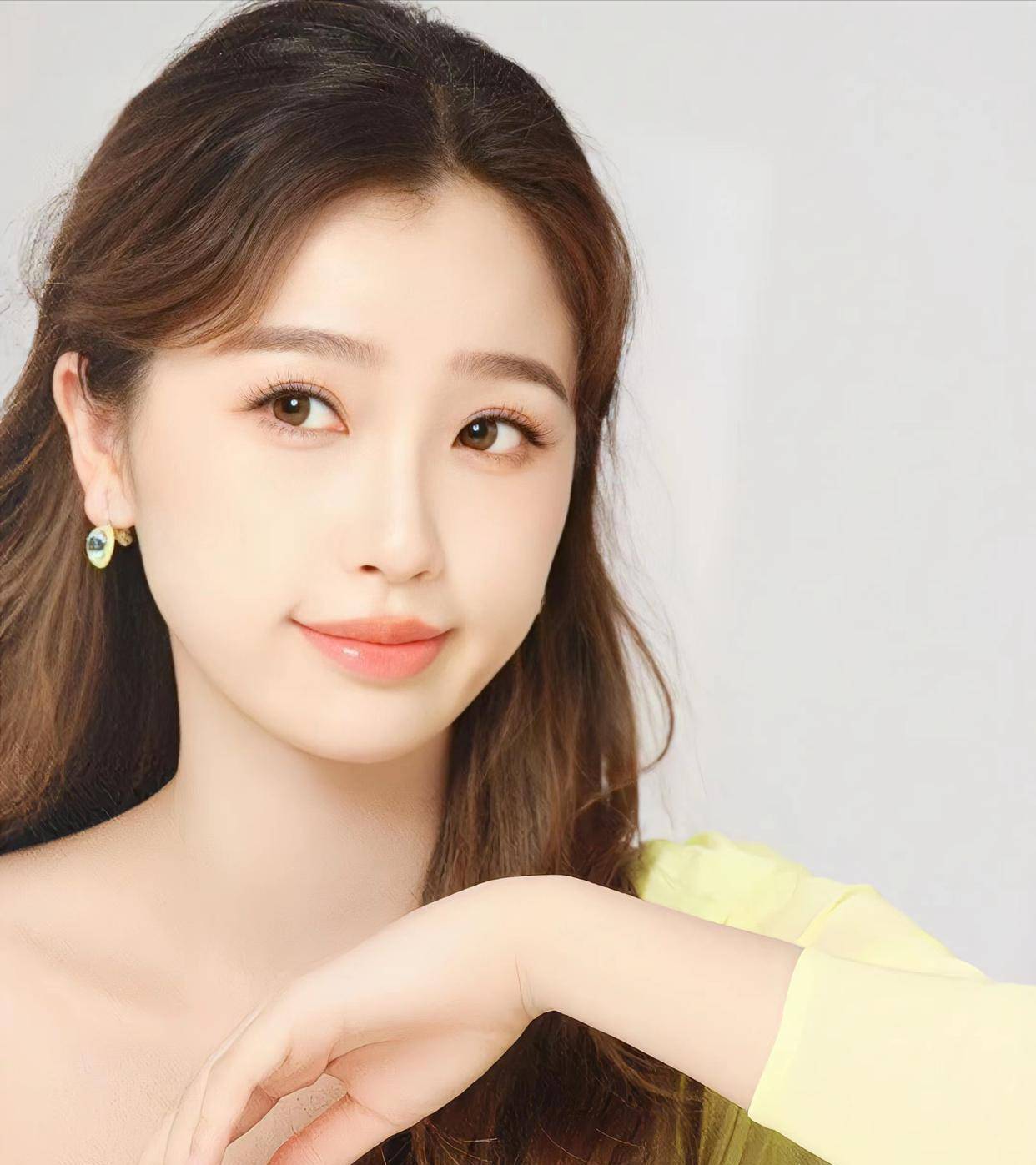 盘点内娱10大最美90后女明星,网友评论:一代新人换旧人_赵露思_李沁