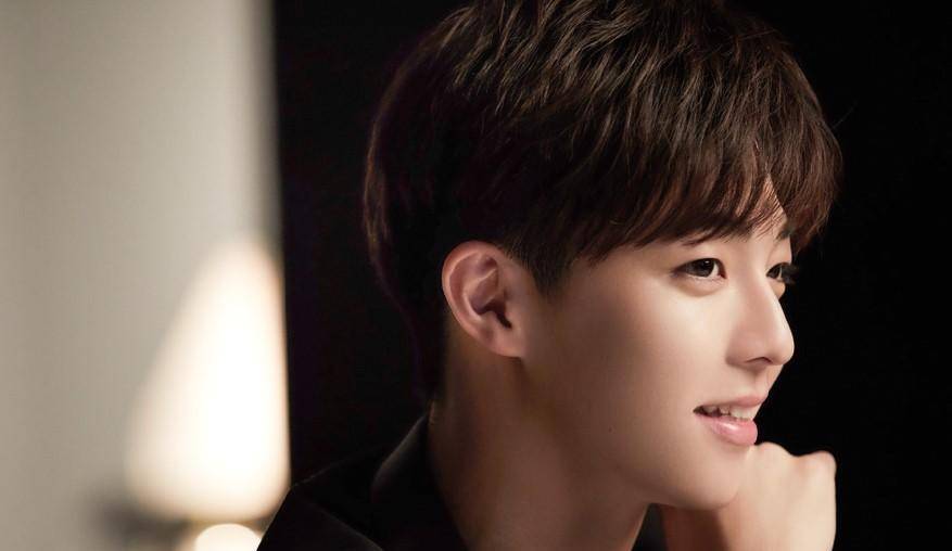 偶像剧男主穿白色西装,粉丝:感觉自己被撩到_黑色_高四_电视剧