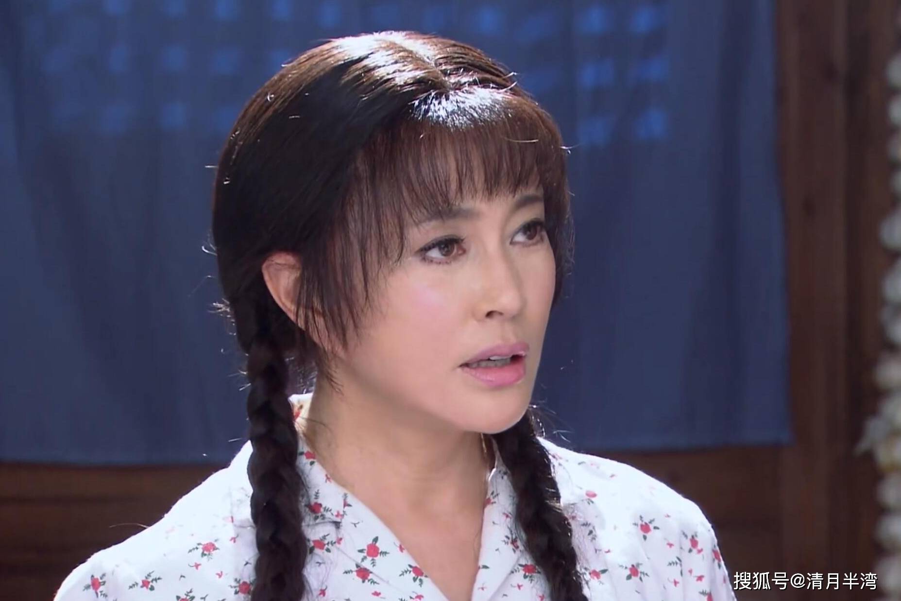 其实一开始,女主角叶春儿由韩雪出演,刘晓庆演的是女主妈妈秀兰,韩雪