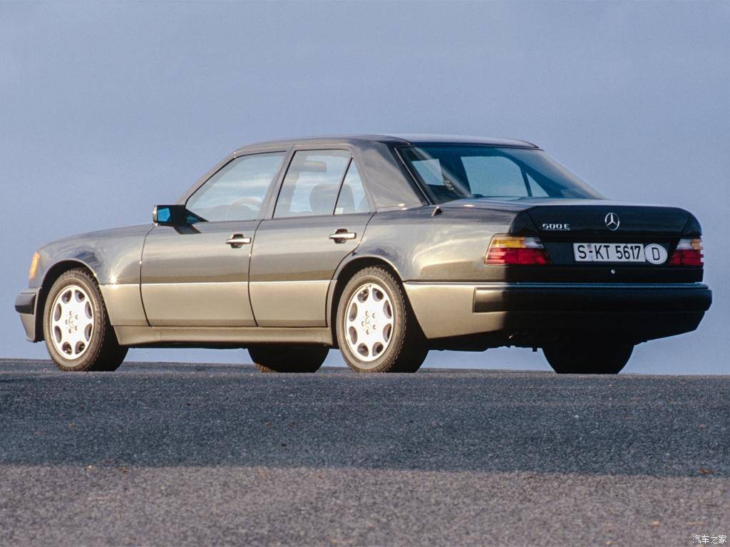 两家企业上一次比较知名的合作,当属1990年发布的奔驰500e车型.