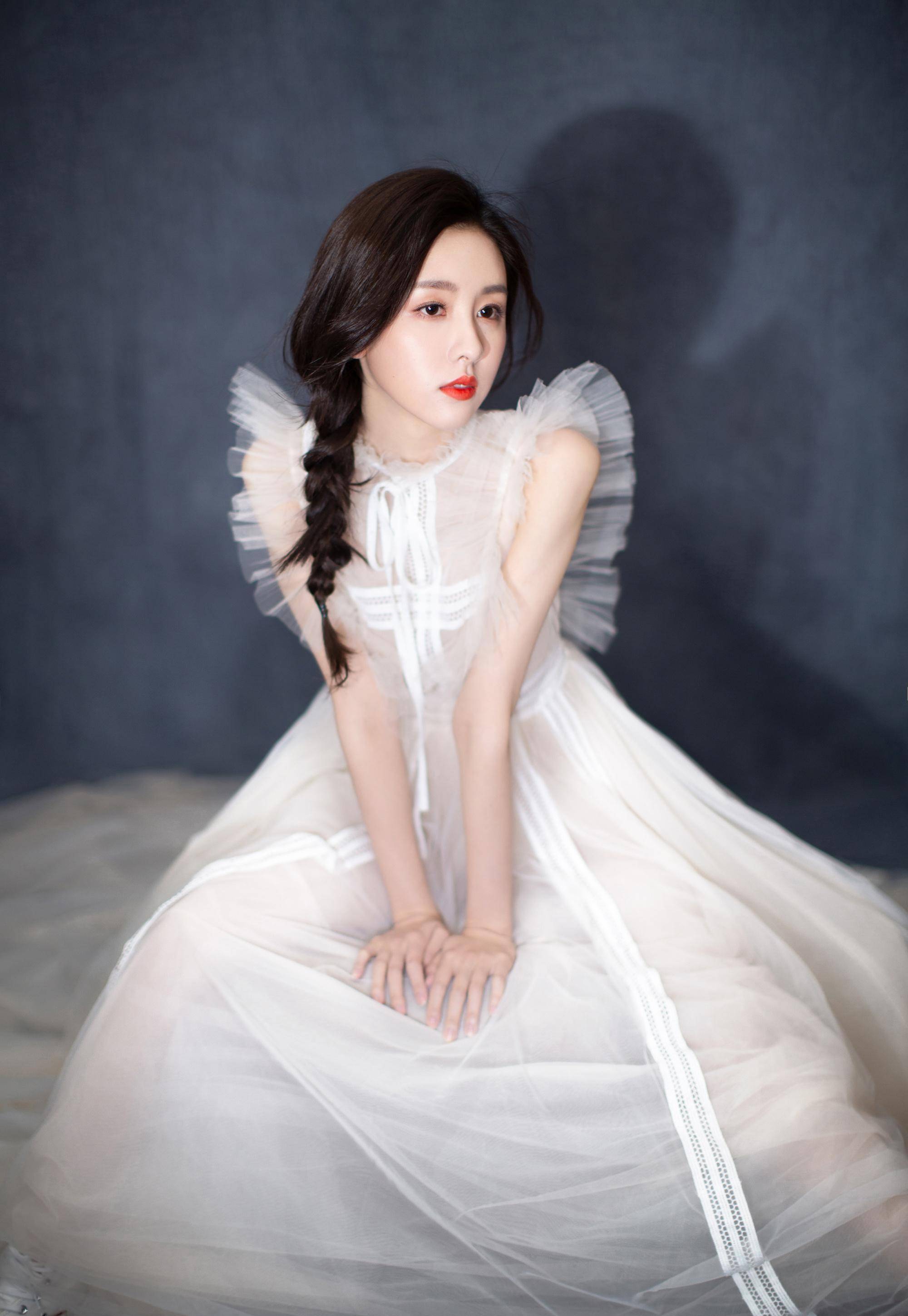 陈都灵:25张最美写真照,不愧为"校花女神"!