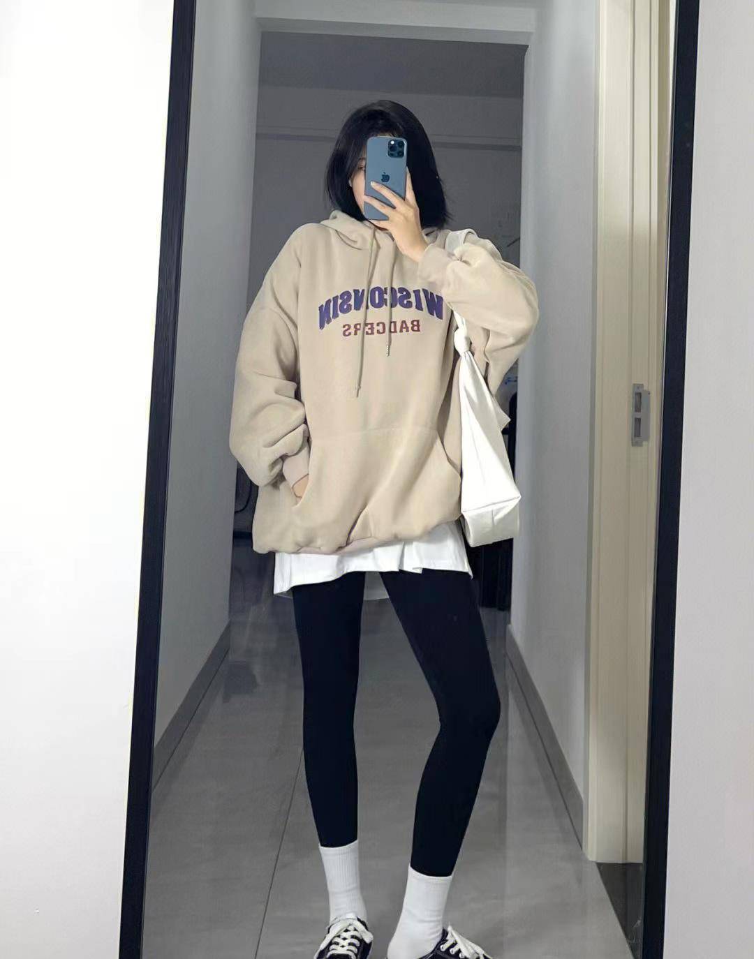 今年流行一款显瘦神裤,叫"芭比裤",搭卫衣,大衣羽绒时髦洋气_裤子