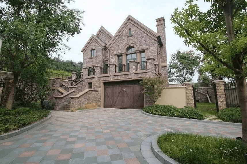 编辑住在紫金7号的业主非富即贵,在稀缺的独栋别墅 高端圈层的双重