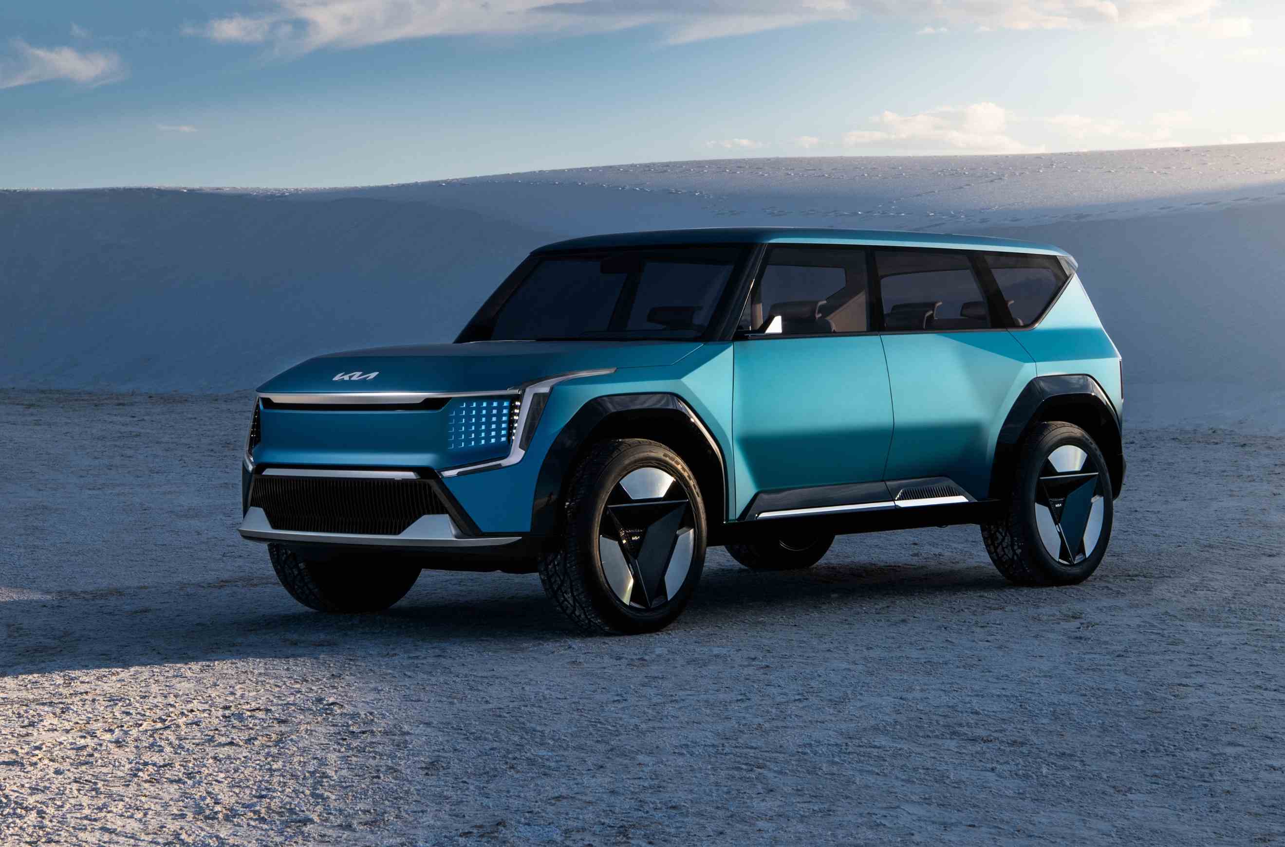 与ev5概念车不同,ev9概念车是起亚大型旗舰电动suv,拥有超过5,000mm的