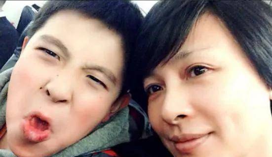 演员苏瑾:离婚那天抱着儿子大哭,48岁仍单身_妈妈_赵宝刚_阿姨