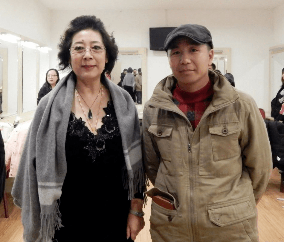 李谷一跟关牧村同台演唱!