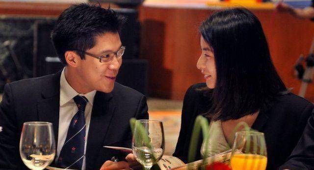 朱玲玲不让霍启山和章子怡恋爱,为何愿意霍启刚迎娶郭晶晶?