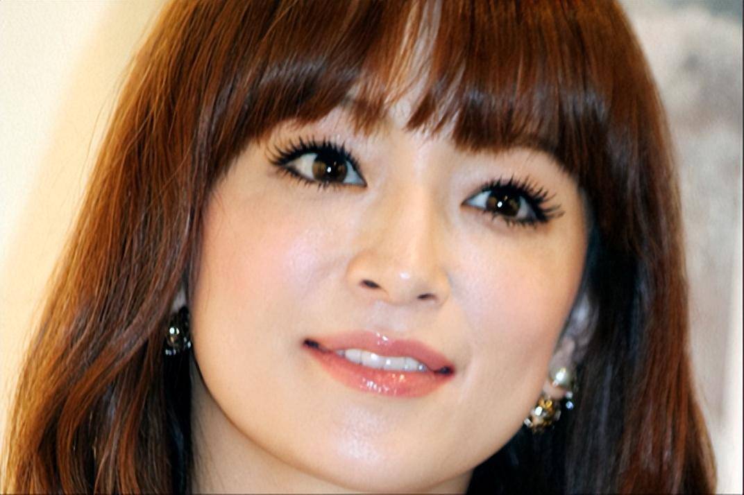 国外天后滨崎步:早年情路艰难,如今不结婚生二胎,孩子生父成谜_工作