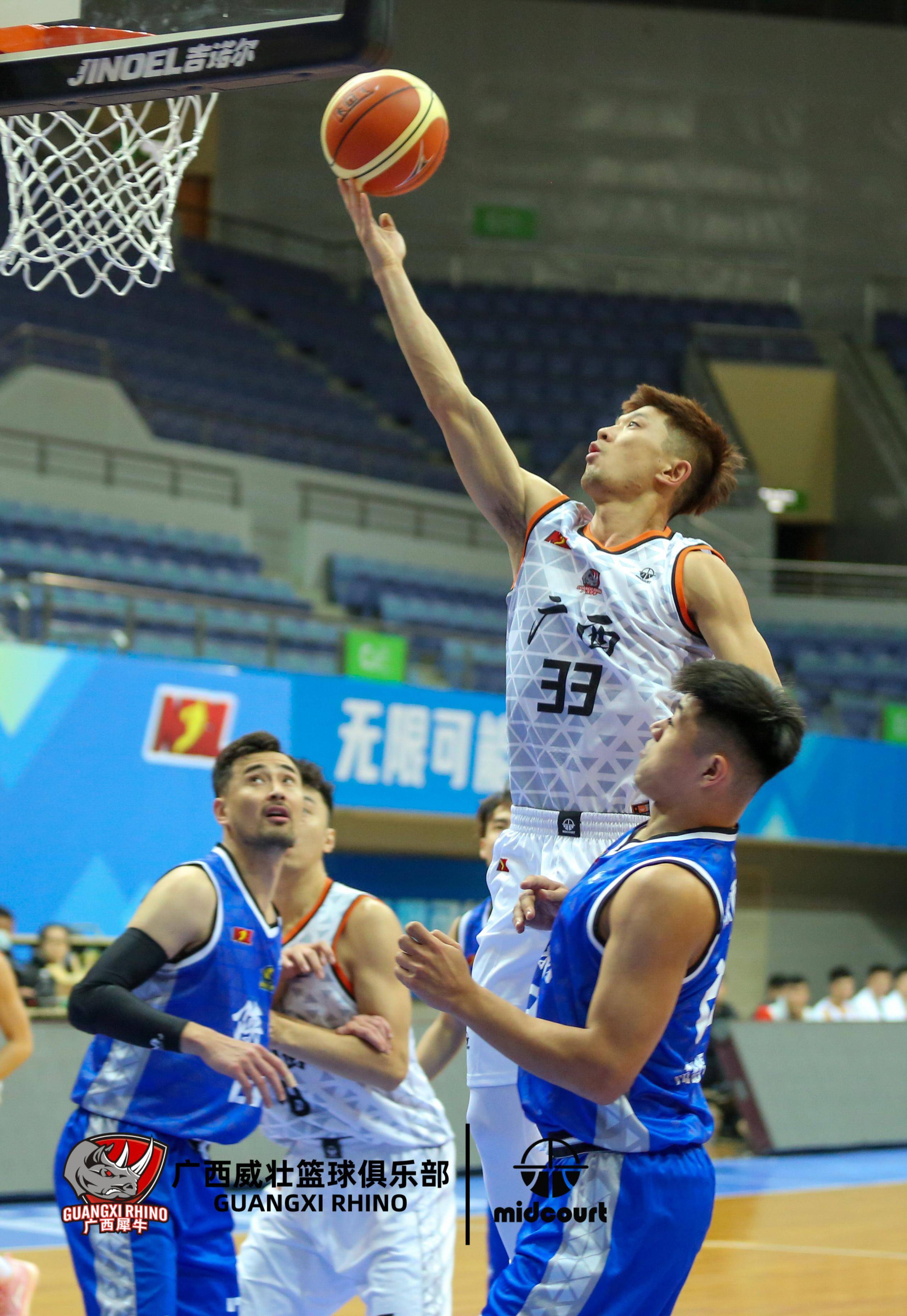 根据名单,犀牛本赛季出征联赛的球员有:于翔,冯祺,高钰翔,刁展望,李明