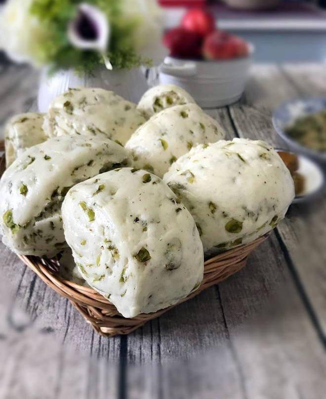 用料面粉适量盐适量油适量榆钱适量发酵粉适量榆钱馒头的做法榆钱挑洗