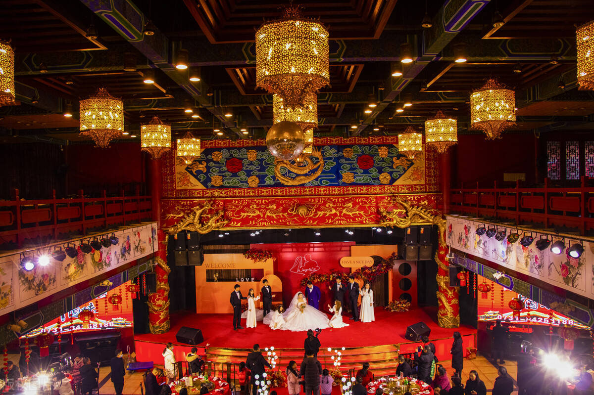 五星级酒店办婚礼有多豪？5万起步，做好预算让婚礼变得更加完美（在五星级酒店办婚礼要多少钱）