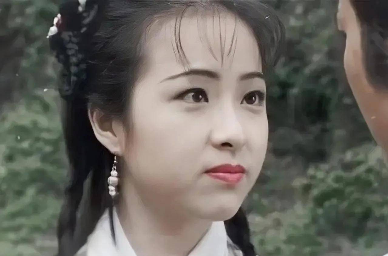 与tvb合约期满后,她离开娱乐圈.戏外的刘美珊是一个非常乖巧的姑娘.